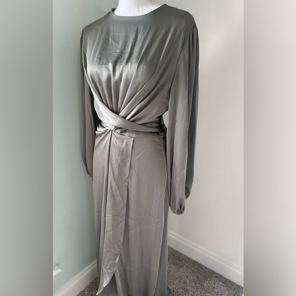Dresses & Skirts - Elegant Dress